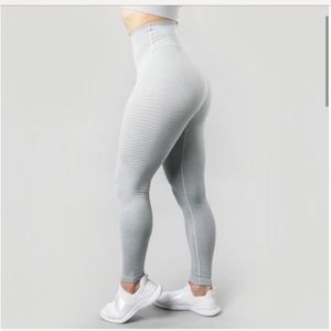 Alphalete women’s Halo Leggings - Cloud Grey